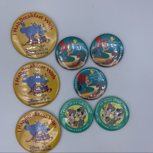 Vintage Disney pin buttons bundle of 8 - Picture 8 of 9